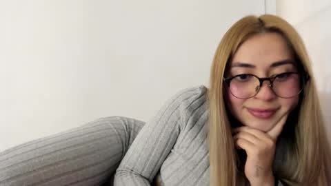 Hyun Joo online show from 10-02-25, 08:27