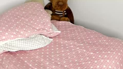 Hyun Joo online show from 04-16-26, 09:39