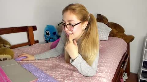 Hyun Joo online show from 04-20-26, 05:59