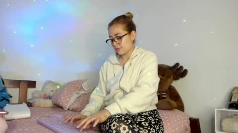 Hyun Joo online show from 04-24-26, 08:55