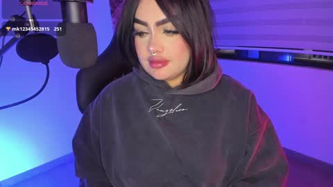 Ari online show from 02-06-25, 02:22