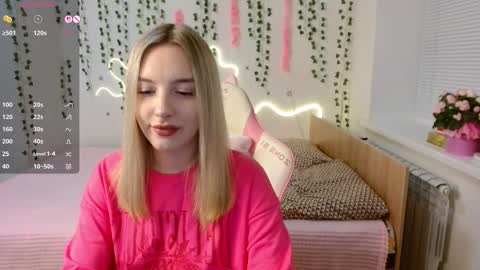 Snapshot of i_am_your_fruit chatting on 10-30-25, 01:12 Mia nice to meet you online show from 10-30-25, 01:12