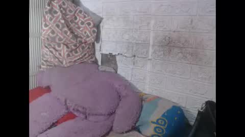 Snapshot of i_drain_u_bitch chatting on 09-18-25, 01:18 jamaeca online show from 09-18-25, 01:18