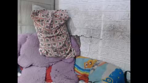 Snapshot of i_drain_u_bitch chatting on 09-22-25, 01:40 jamaeca online show from 09-22-25, 01:40