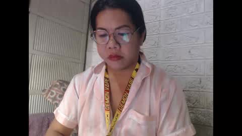 Snapshot of i_drain_u_bitch chatting on 11-09-25, 10:52 jamaeca online show from 11-09-25, 10:52