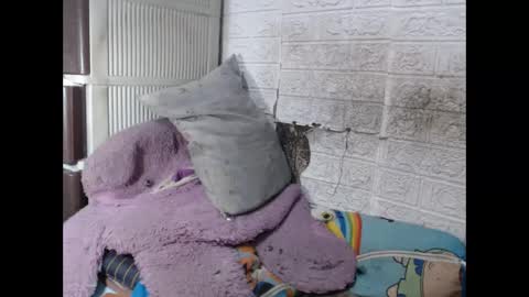 Snapshot of i_drain_u_bitch chatting on 02-25-26, 10:25 jamaeca online show from 02-25-26, 10:25