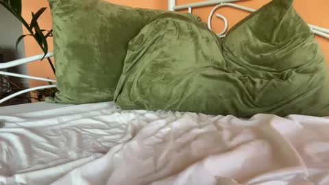 Olive online show from 10-18-25, 12:13