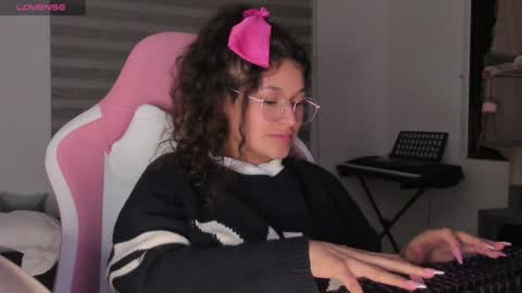 On instagram Imm  NikkiHelp me reach 100 likes online show from 01-09-25, 08:03