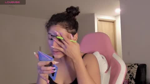 On instagram Imm  NikkiHelp me reach 100 likes online show from 02-21-25, 09:43