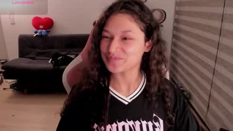 On instagram Imm  NikkiHelp me reach 100 likes online show from 10-25-25, 04:20