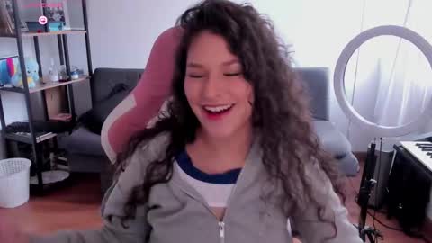 On instagram Imm  NikkiHelp me reach 100 likes online show from 12-05-25, 06:48