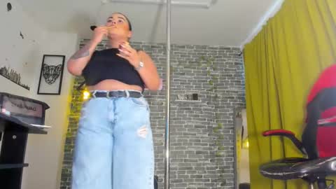 Snapshot of iam_samy chatting on 01-28-25, 05:56 Samy online show from 01-28-25, 05:56