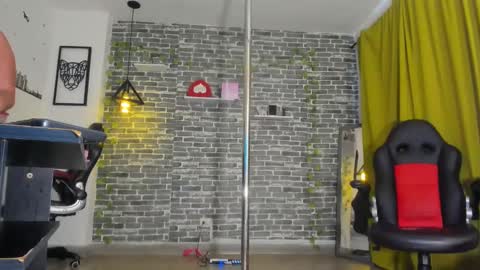 Snapshot of iam_samy chatting on 02-14-25, 05:46 Samy online show from 02-14-25, 05:46