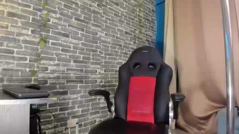 Snapshot of iam_samy chatting on 10-17-25, 11:24 Samy online show from 10-17-25, 11:24