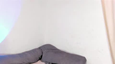 Snapshot of iamlara1 chatting on 12-14-25, 05:18 Lara online show from 12-14-25, 05:18