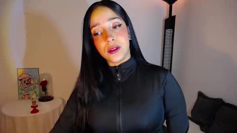 Camila online show from 11-11-25, 01:49