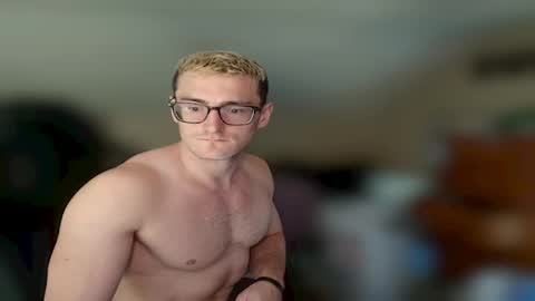 Snapshot of iamtommyparker chatting on 09-18-25, 06:10 iamtommyparker online show from 09-18-25, 06:10