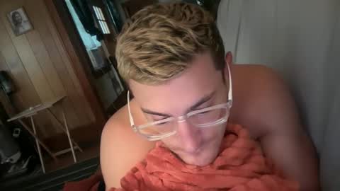 Snapshot of iamtommyparker chatting on 09-25-25, 04:11 iamtommyparker online show from 09-25-25, 04:11