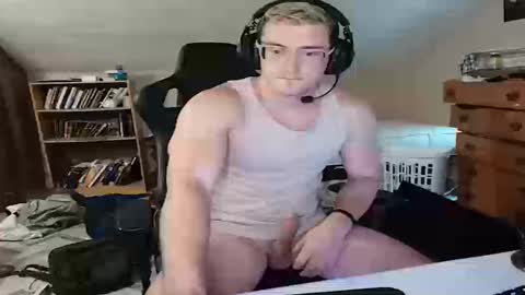 Snapshot of iamtommyparker chatting on 09-27-25, 08:03 iamtommyparker online show from 09-27-25, 08:03