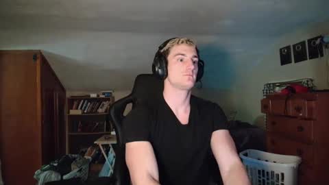 Snapshot of iamtommyparker chatting on 10-18-25, 04:15 iamtommyparker online show from 10-18-25, 04:15