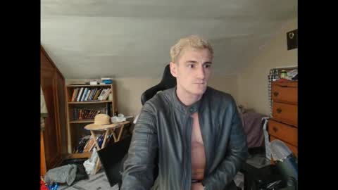 Snapshot of iamtommyparker chatting on 11-04-25, 10:09 iamtommyparker online show from 11-04-25, 10:09