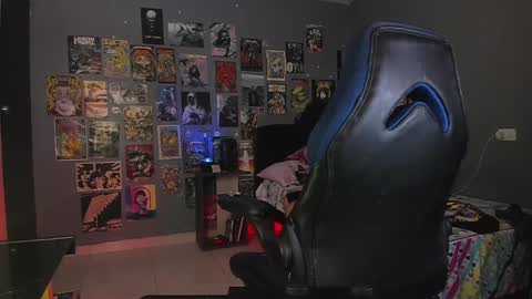 Snapshot of ian_versace chatting on 12-13-24, 05:05 Andres online show from 12-13-24, 05:05