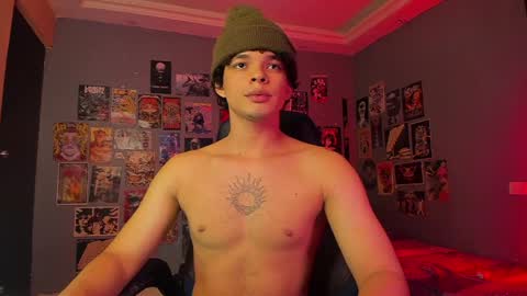 Snapshot of ian_versace chatting on 12-20-24, 01:36 Andres online show from 12-20-24, 01:36