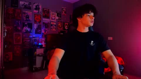 Snapshot of ian_versace chatting on 02-14-25, 01:45 Andres online show from 02-14-25, 01:45