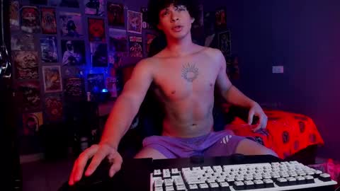 Snapshot of ian_versace chatting on 02-18-25, 07:19 Andres online show from 02-18-25, 07:19