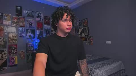 Snapshot of ian_versace chatting on 11-11-25, 05:13 Andres online show from 11-11-25, 05:13