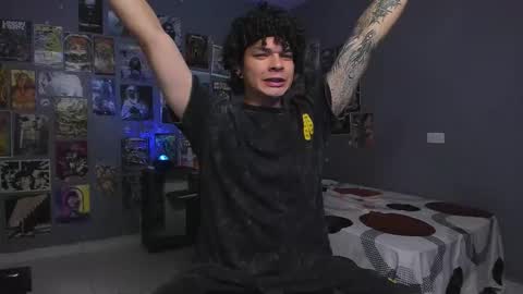 Snapshot of ian_versace chatting on 11-16-25, 03:45 Andres online show from 11-16-25, 03:45