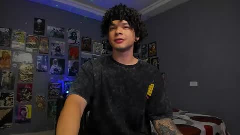 Snapshot of ian_versace chatting on 11-16-25, 08:25 Andres online show from 11-16-25, 08:25