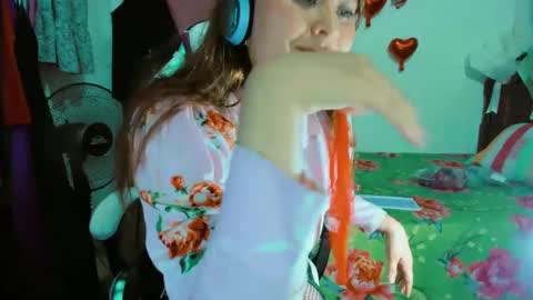 Snapshot of iansofy27 chatting on 02-14-25, 10:58 ansifia online show from 02-14-25, 10:58