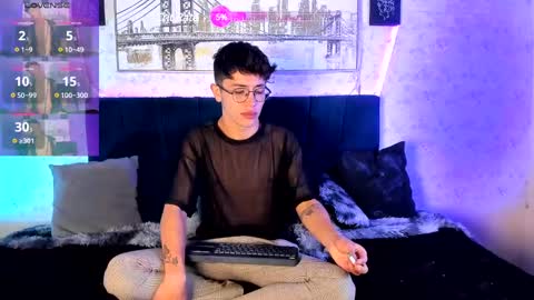 Snapshot of ianwayne_ chatting on 01-12-25, 08:25 Andrew online show from 01-12-25, 08:25