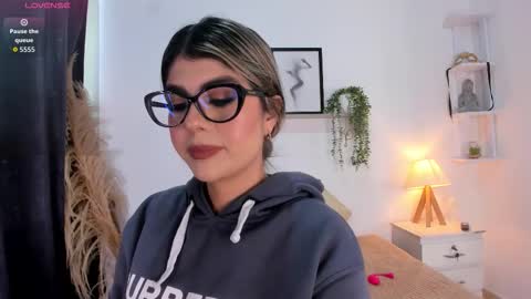 Snapshot of ice_y_abigail chatting on 11-12-25, 12:05 ice_y_abigail online show from 11-12-25, 12:05