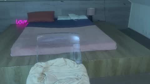 Ice Blue online show from 06-10-26, 07:13