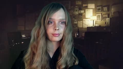 Snapshot of icecreamamy chatting on 09-21-25, 04:25 Nina online show from 09-21-25, 04:25