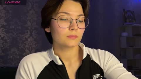 Snapshot of iceeheart chatting on 04-15-26, 07:43 Ksenia online show from 04-15-26, 07:43