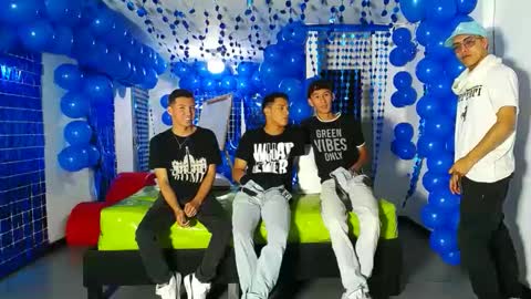 Snapshot of icevermilk chatting on 12-06-24, 06:06 THOMAS AND DAMIAND online show from 12-06-24, 06:06