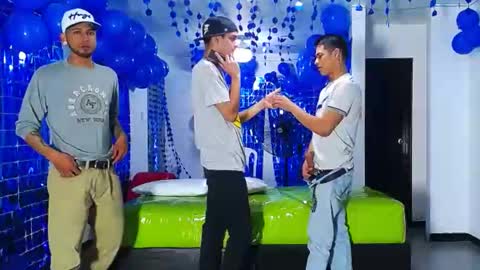 Snapshot of icevermilk chatting on 12-18-24, 06:14 THOMAS AND DAMIAND online show from 12-18-24, 06:14