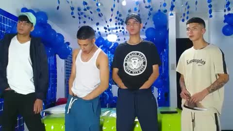 Snapshot of icevermilk chatting on 12-24-24, 06:17 THOMAS AND DAMIAND online show from 12-24-24, 06:17