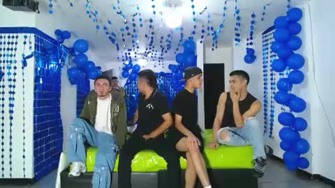 Snapshot of icevermilk chatting on 12-27-24, 06:10 THOMAS AND DAMIAND online show from 12-27-24, 06:10