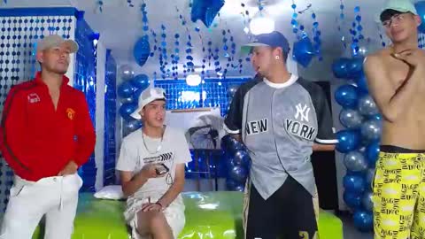 Snapshot of icevermilk chatting on 01-11-25, 08:54 THOMAS AND DAMIAND online show from 01-11-25, 08:54
