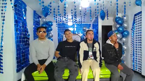 Snapshot of icevermilk chatting on 01-26-25, 05:13 THOMAS AND DAMIAND online show from 01-26-25, 05:13
