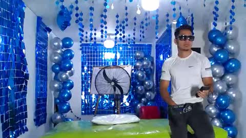 Snapshot of icevermilk chatting on 01-29-25, 05:24 THOMAS AND DAMIAND online show from 01-29-25, 05:24