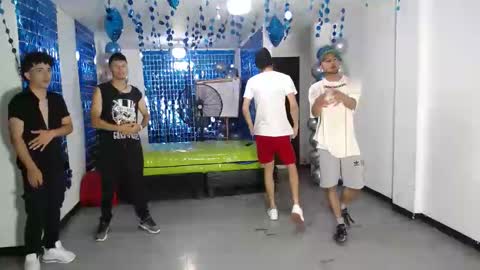 Snapshot of icevermilk chatting on 02-11-25, 04:13 THOMAS AND DAMIAND online show from 02-11-25, 04:13