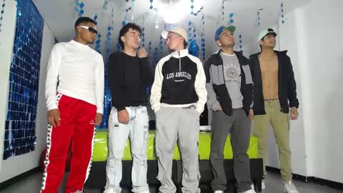 Snapshot of icevermilk chatting on 02-15-25, 12:54 THOMAS AND DAMIAND online show from 02-15-25, 12:54