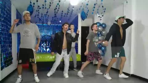Snapshot of icevermilk chatting on 02-15-25, 04:01 THOMAS AND DAMIAND online show from 02-15-25, 04:01