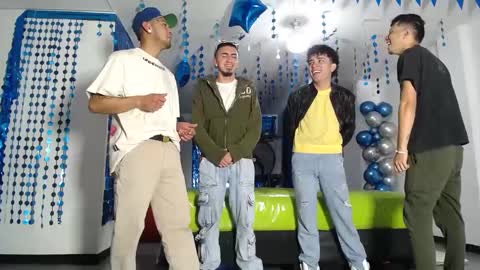 Snapshot of icevermilk chatting on 02-16-25, 12:43 THOMAS AND DAMIAND online show from 02-16-25, 12:43