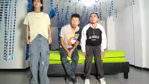 Snapshot of icevermilk chatting on 02-24-25, 12:37 THOMAS AND DAMIAND online show from 02-24-25, 12:37